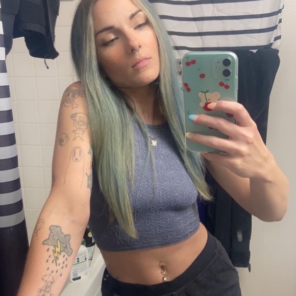 END OF CLOSET! COME SAY HI! - Picture 4 of 8